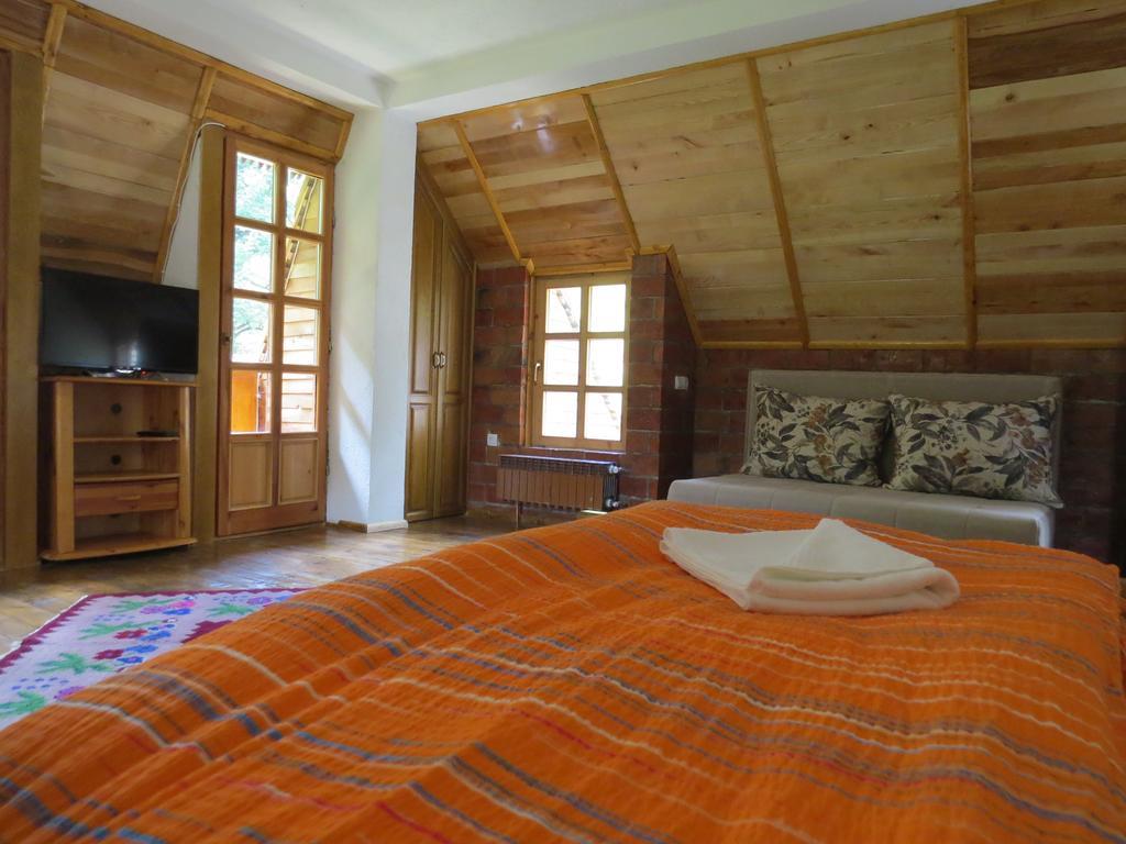 Hotel Oka I Po Berane Buitenkant foto
